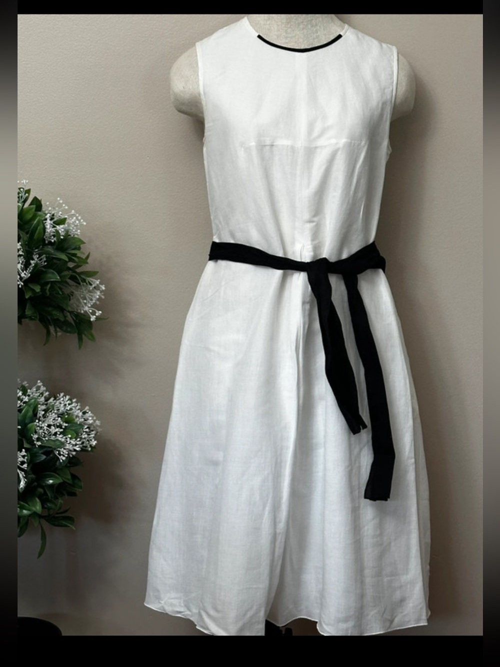 MaxMara White Sleeveless A-Line Dress with Black Trim and Waist Tie. US size 8